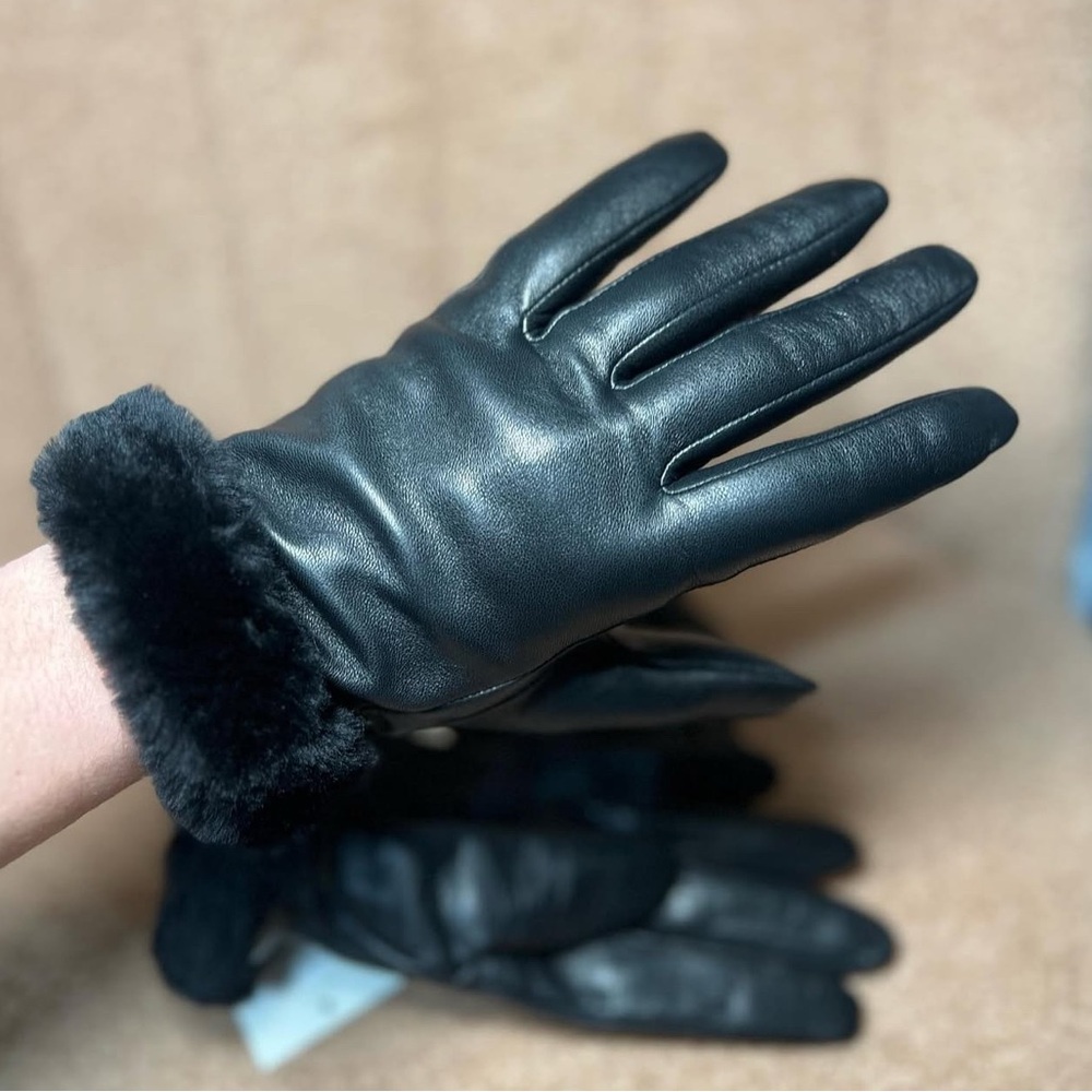 NWT UGG Black short Leather Gloves with Fur Cuff - Picture 4 of 7